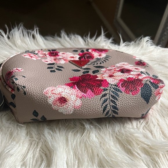 NWT Floral Guess Cosmetic Case - Picture 6 of 8